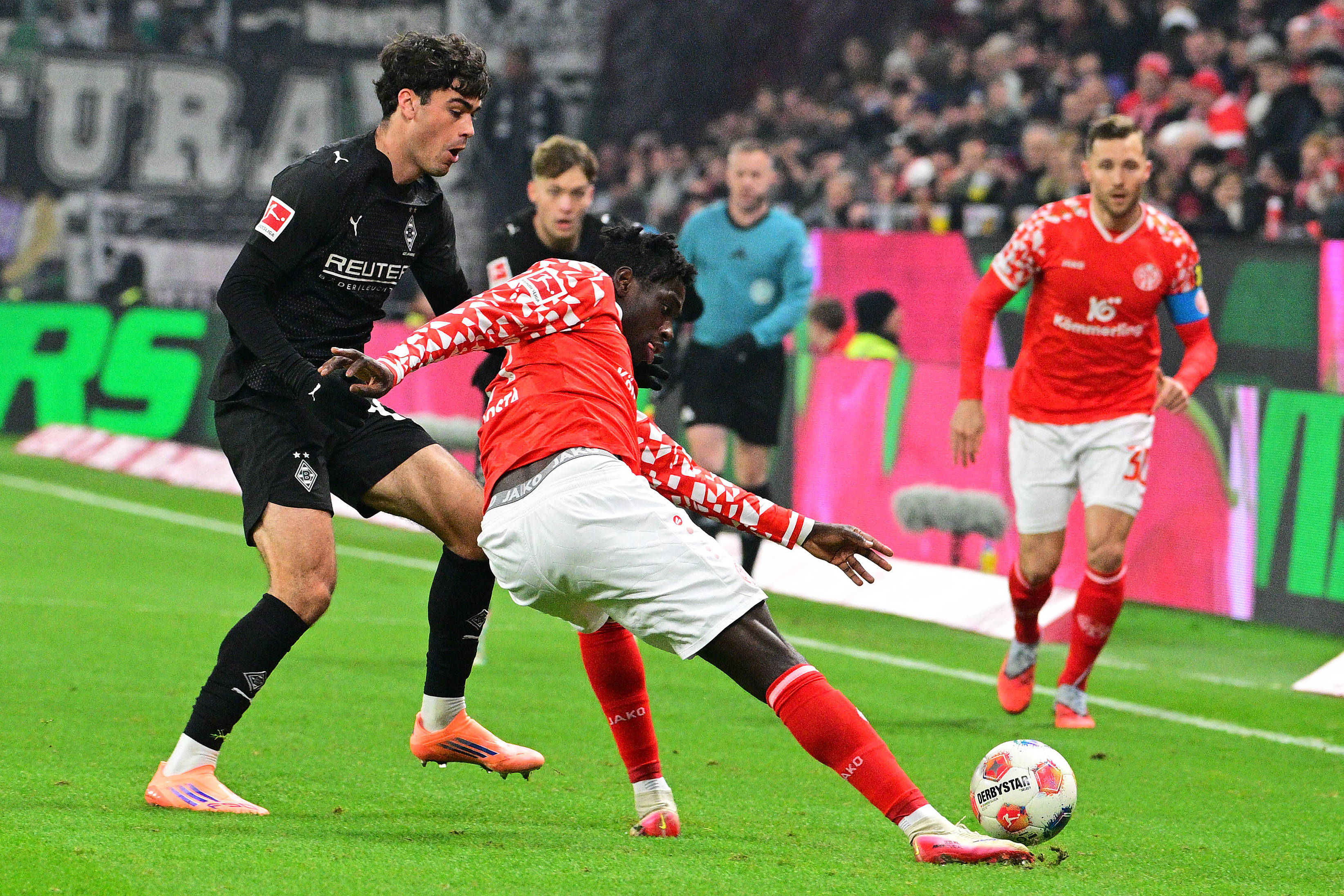 爱游戏体育-包含印第安纳步行者强势反弹备战荷甲门兴格拉德巴赫扳平良机备战德甲，Scout在IG比赛中绝杀瞬间刷屏的词条